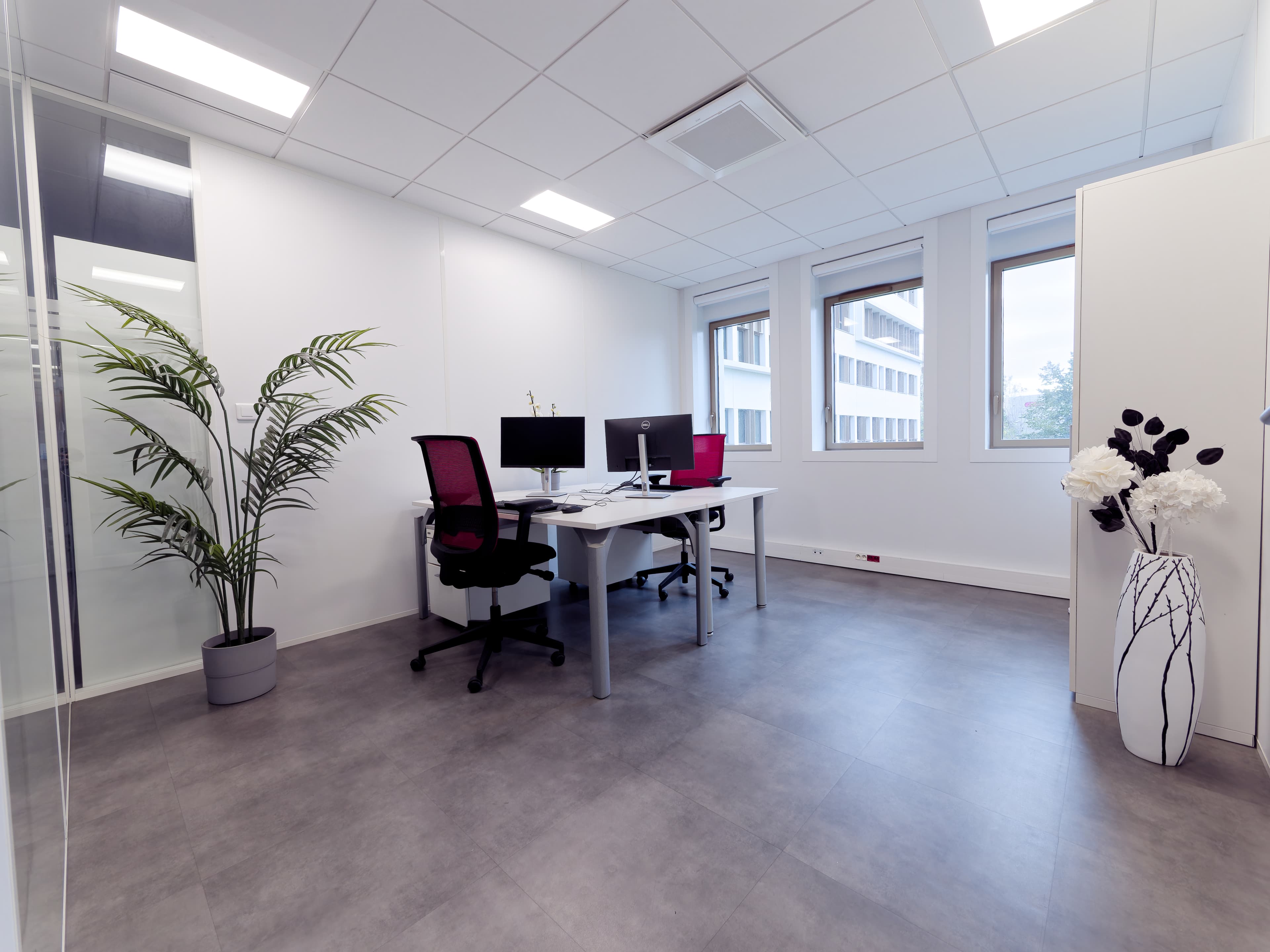 Bureau privé équipé de deux postes de travail