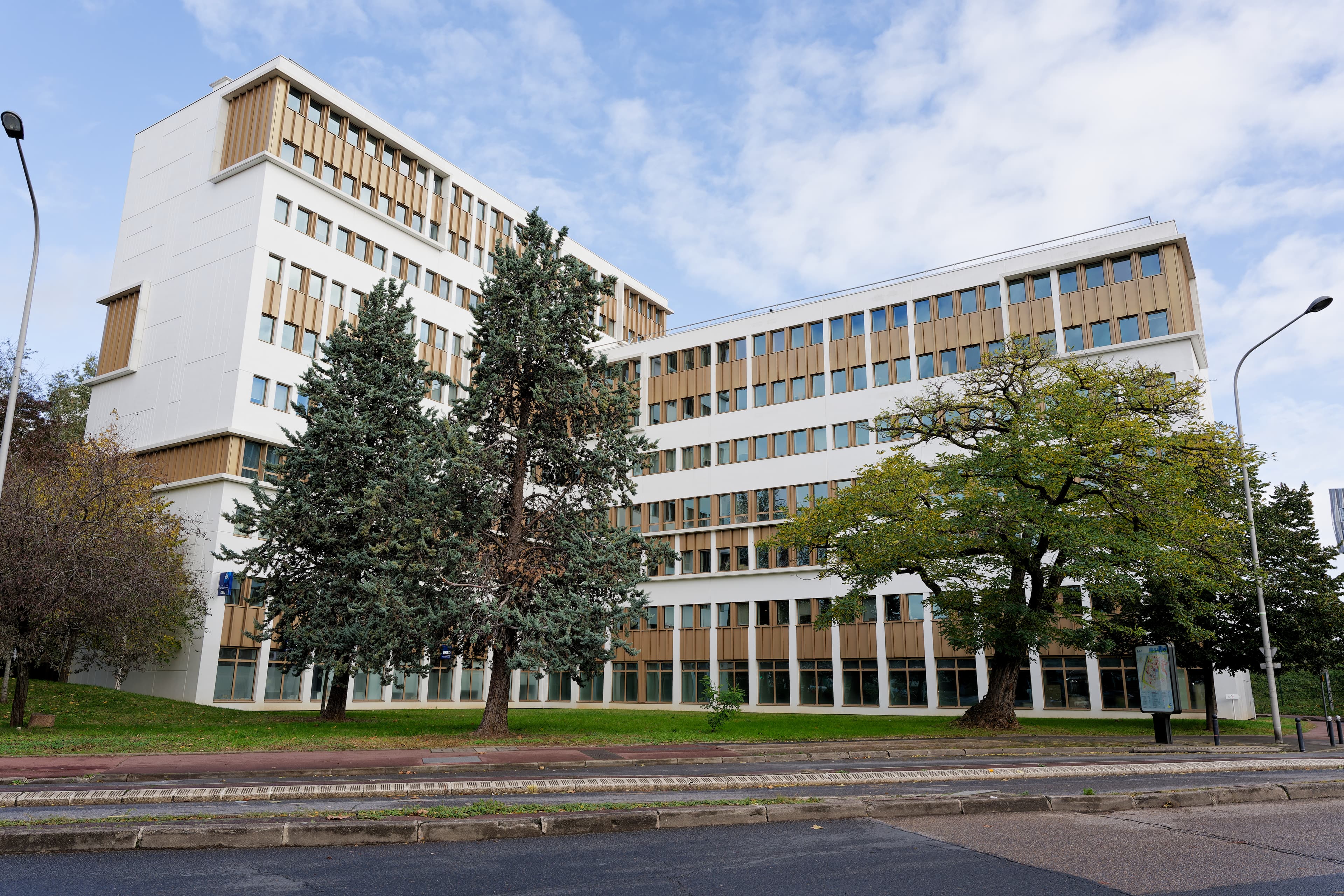 Façade du bâtiment du Créteil Business Center, 70 avenue du Général-de-Gaulle à Créteil